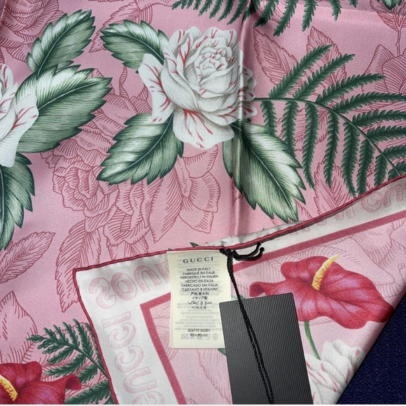 Gucci Hawaiian Dream Floral Logo Large 100% Silk Scarf 90 X 90 Cm NWT Box - Picture 7 of 9